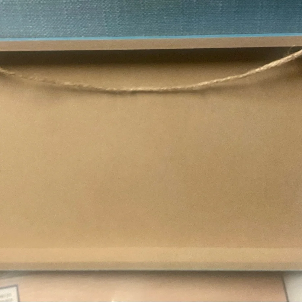 NWT….Ashland picture that says…Hello Winter - Picture 5 of 5